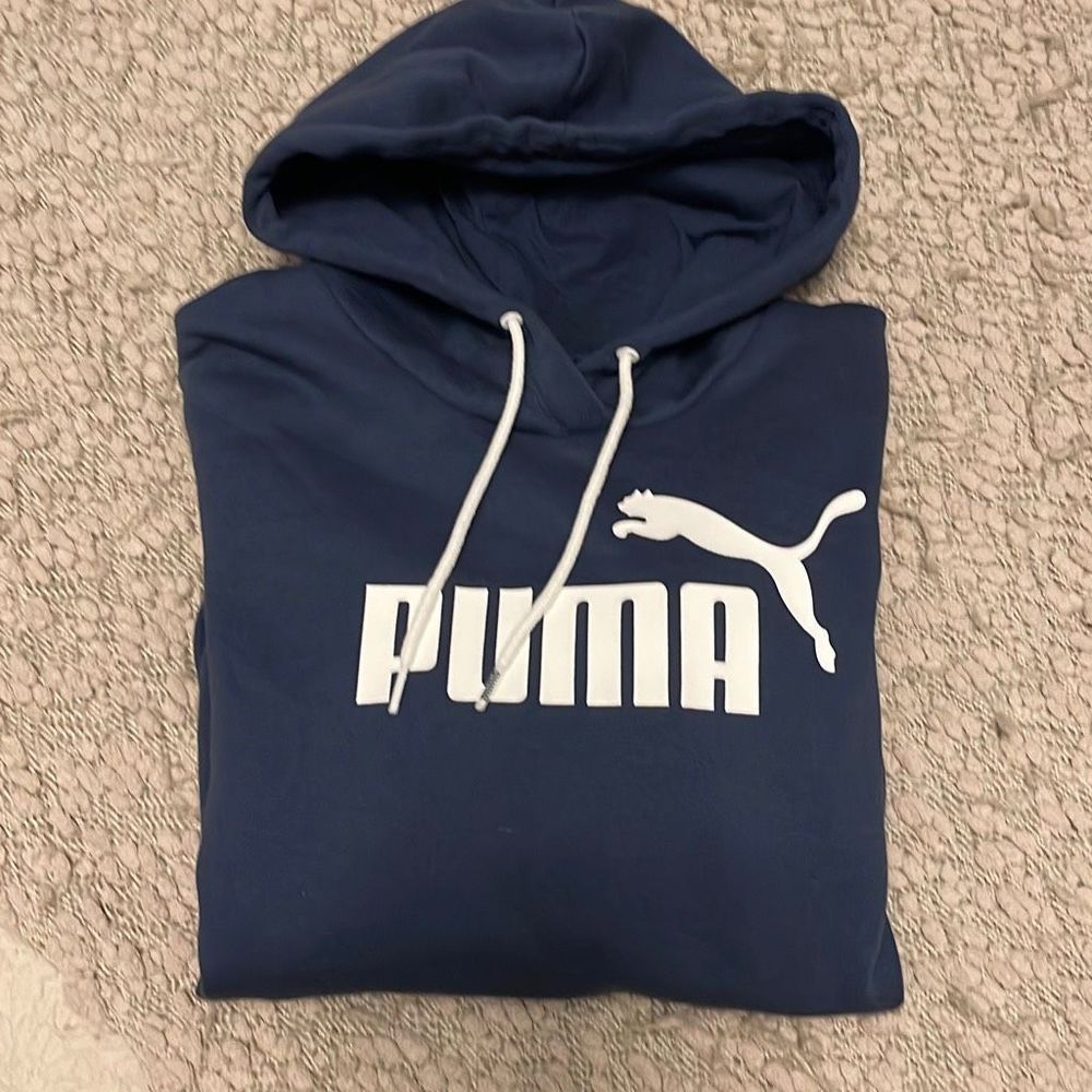 “Puma”Hoodie Sweatshirt. Women’s Medium. Navy